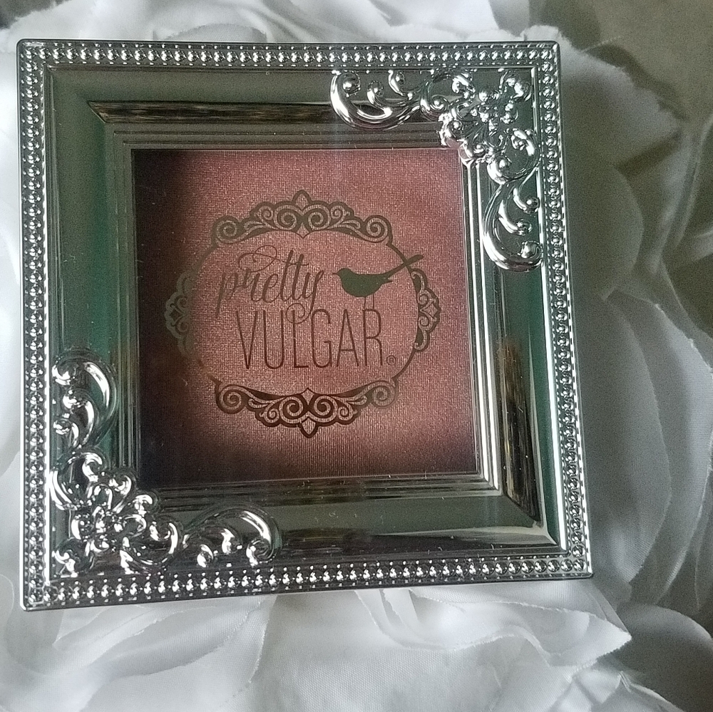 PRETTY VULGAR Highlighter